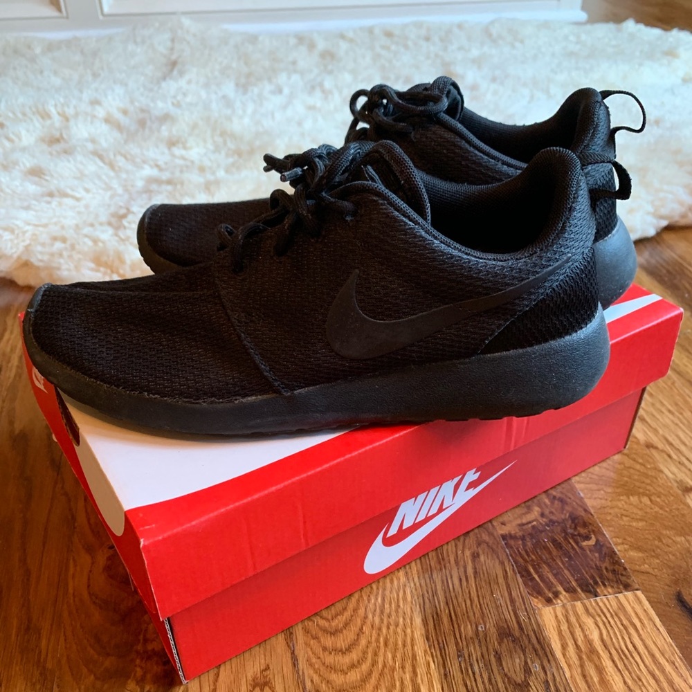 NIKE Roshes